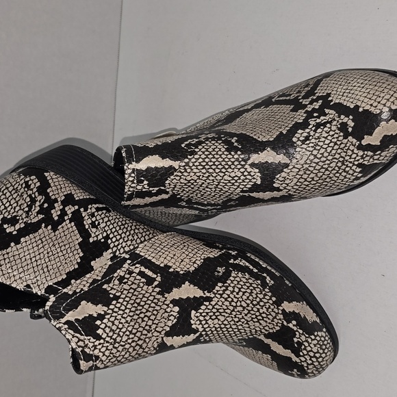Arizona Jean Co. Galen Ankle Booties Memory Foam Snake Animal Print Size 9.5 - Picture 12 of 16